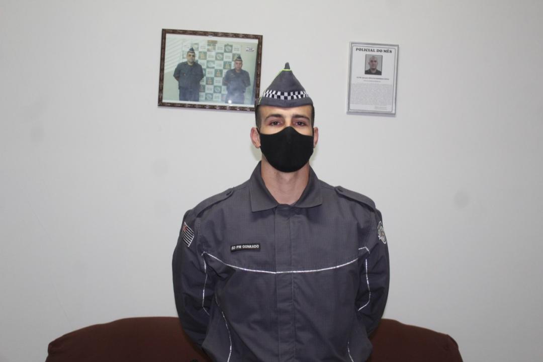 Foto 3 de 4 — Policial militar salva a vida de recém-nascida que estava engasgada